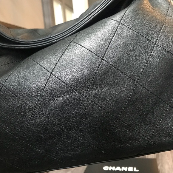 Chanel Ultimate Soft Hobo Quilted Leather Medium - Picture 8 of 9